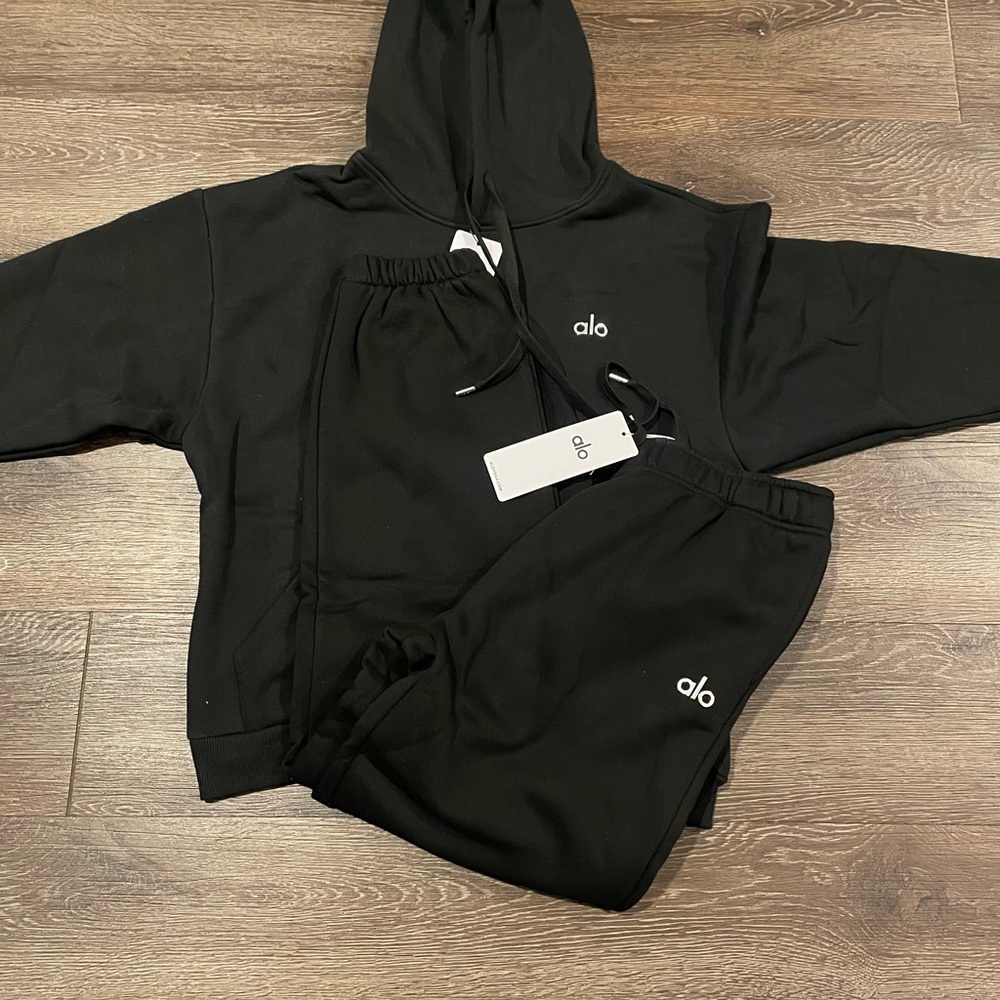 ALO Yoga Black Hooded Sweatshirt and Joggers Set